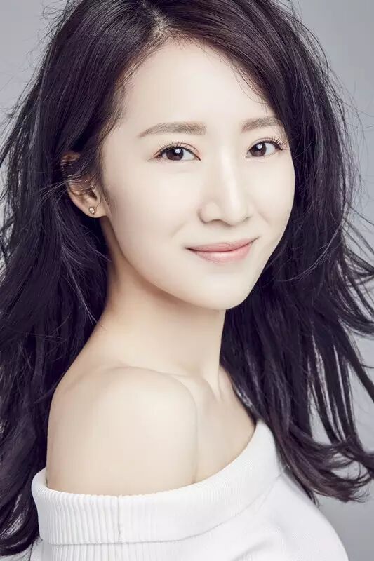 夏日氧气美少女李念衬衫蓝裙搭配少女感爆棚