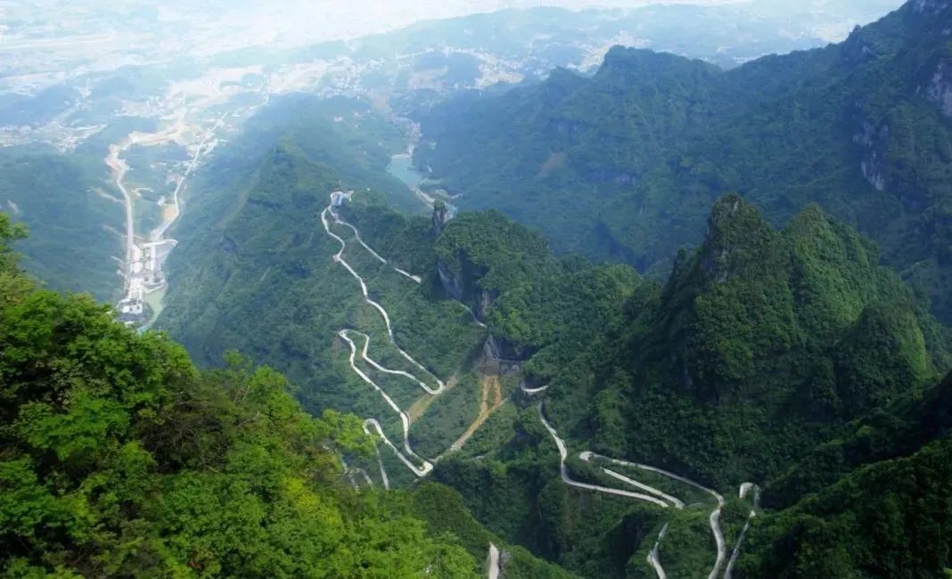 张家界天门山玻璃栈道 天门山_张家界的天门山介绍_张家界天门山介绍