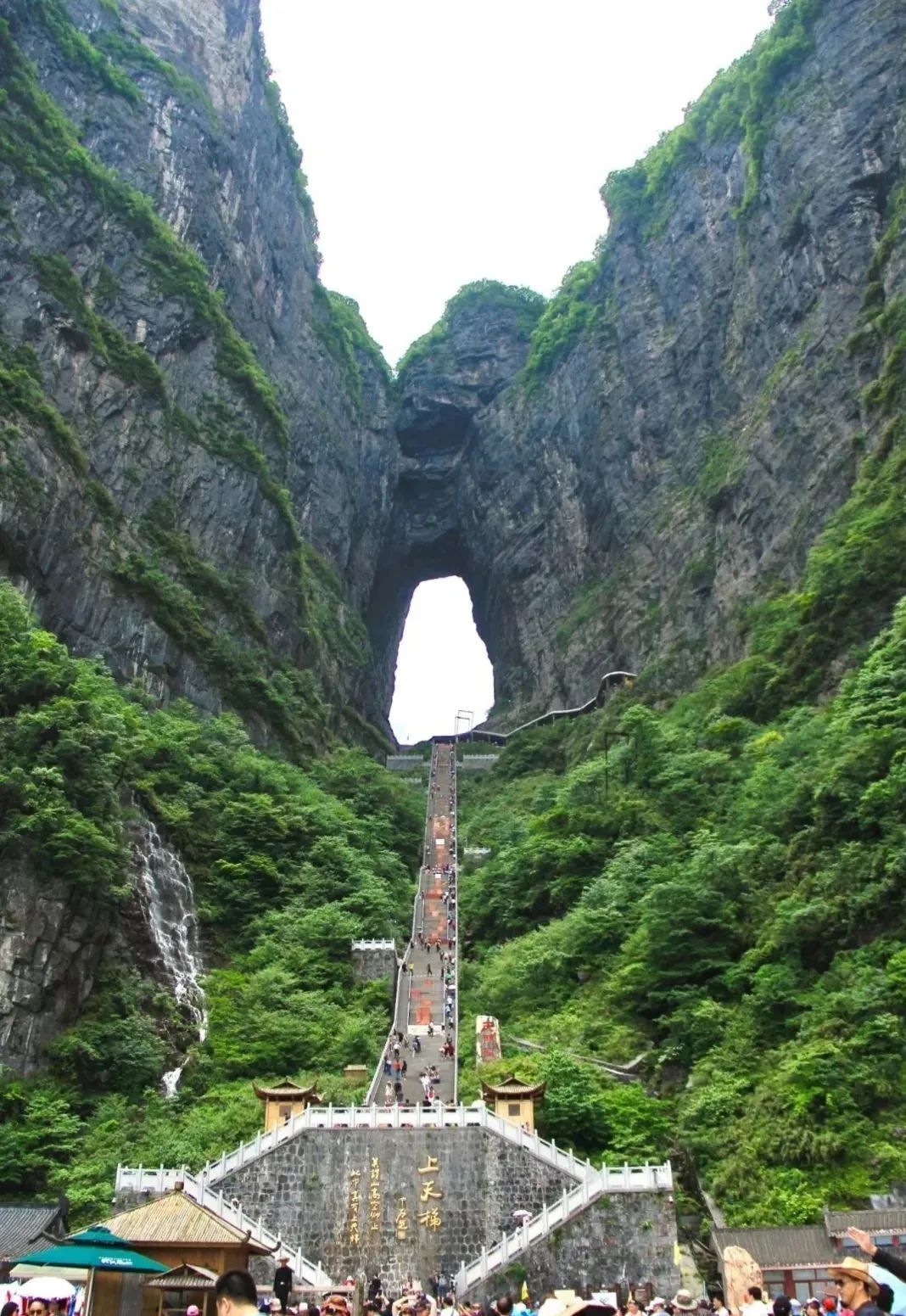 张家界天门山介绍_张家界的天门山介绍_张家界天门山玻璃栈道 天门山