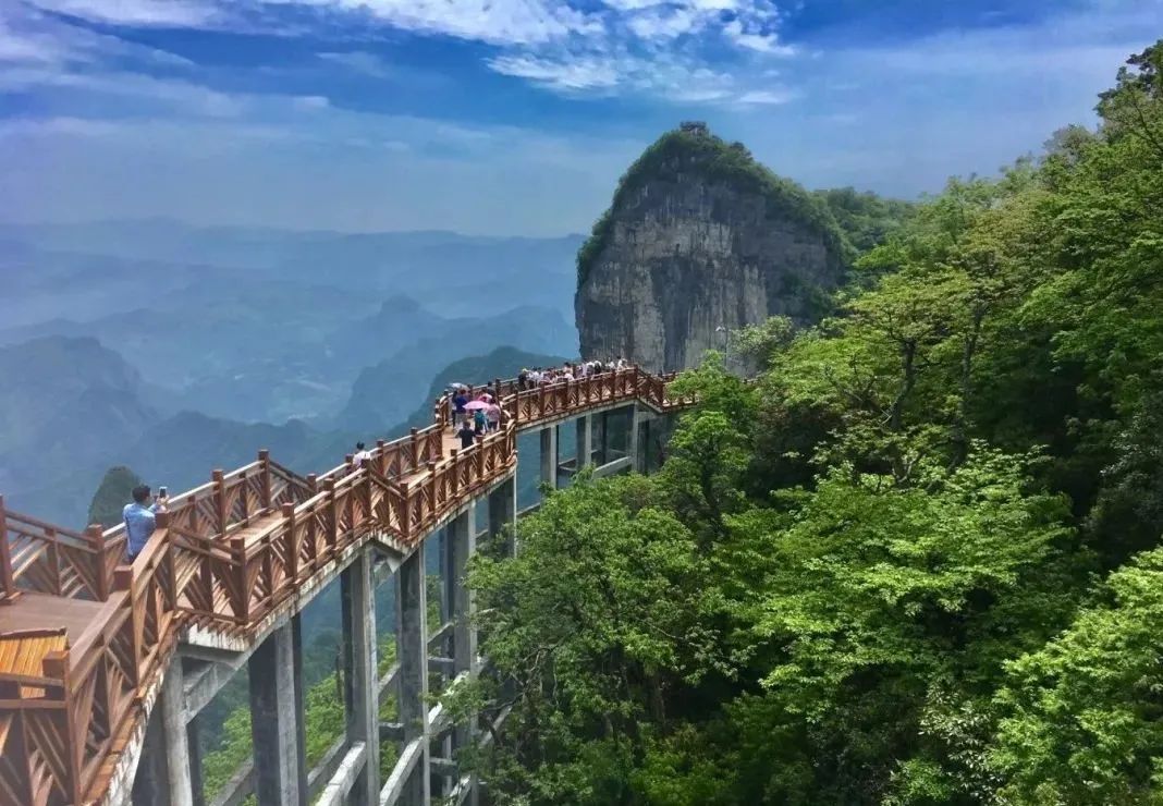 张家界天门山介绍_张家界天门山玻璃栈道 天门山_张家界的天门山介绍