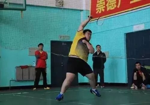 打羽毛球能瘦哪些部位_羽毛球可以瘦哪些地方_羽毛球可以瘦全身吗