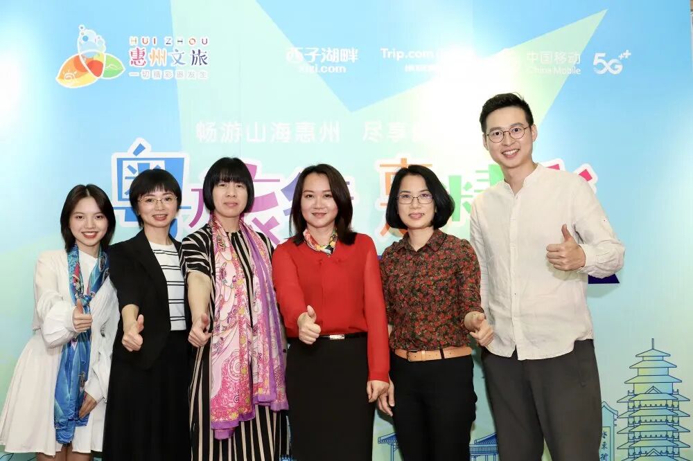 本次直播,市文广旅体局局长钟亮携手惠东县文广旅体局局长温雪映,博罗