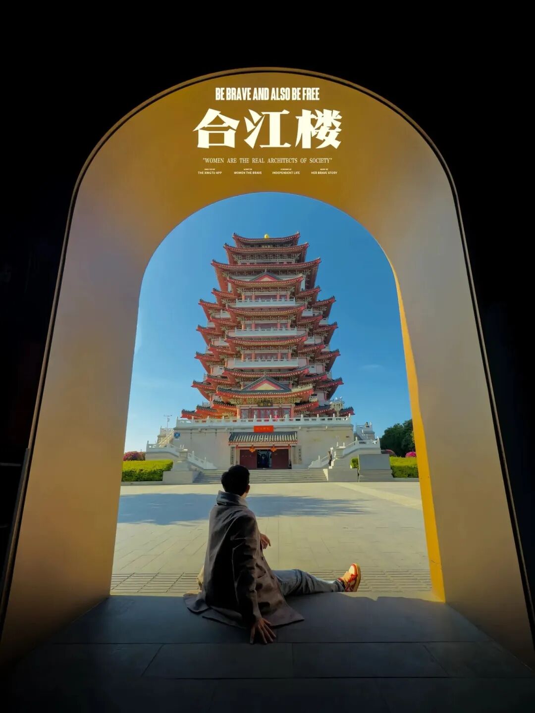 合江楼正门酒吧大门内（需用超广角拍摄）