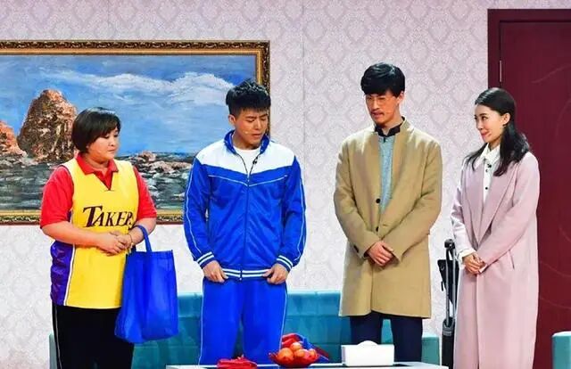 这一年,她参加了《喜剧总动员》,带着大碗娱乐的小伙伴和陈赫合作