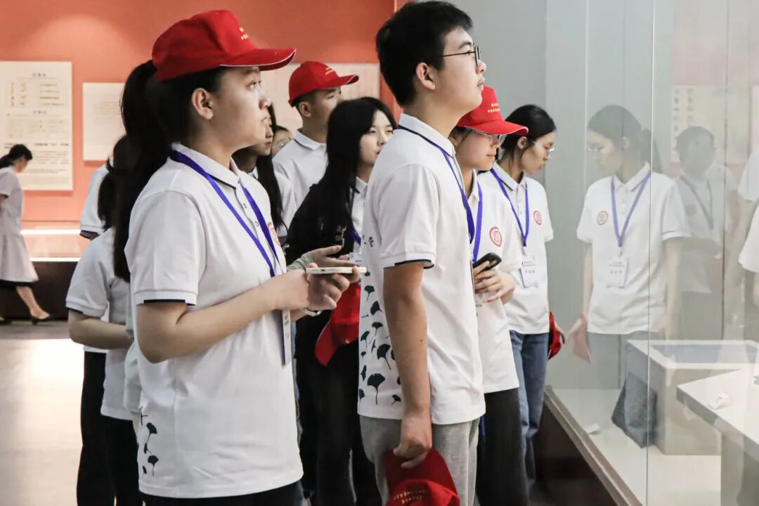 陕西省中学生西京学院专项助学金发放仪式暨研学成长营活动举办