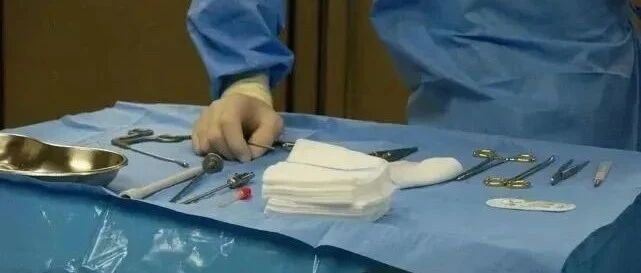 医生喊穷,病人喊贵,钱到底让谁赚了？