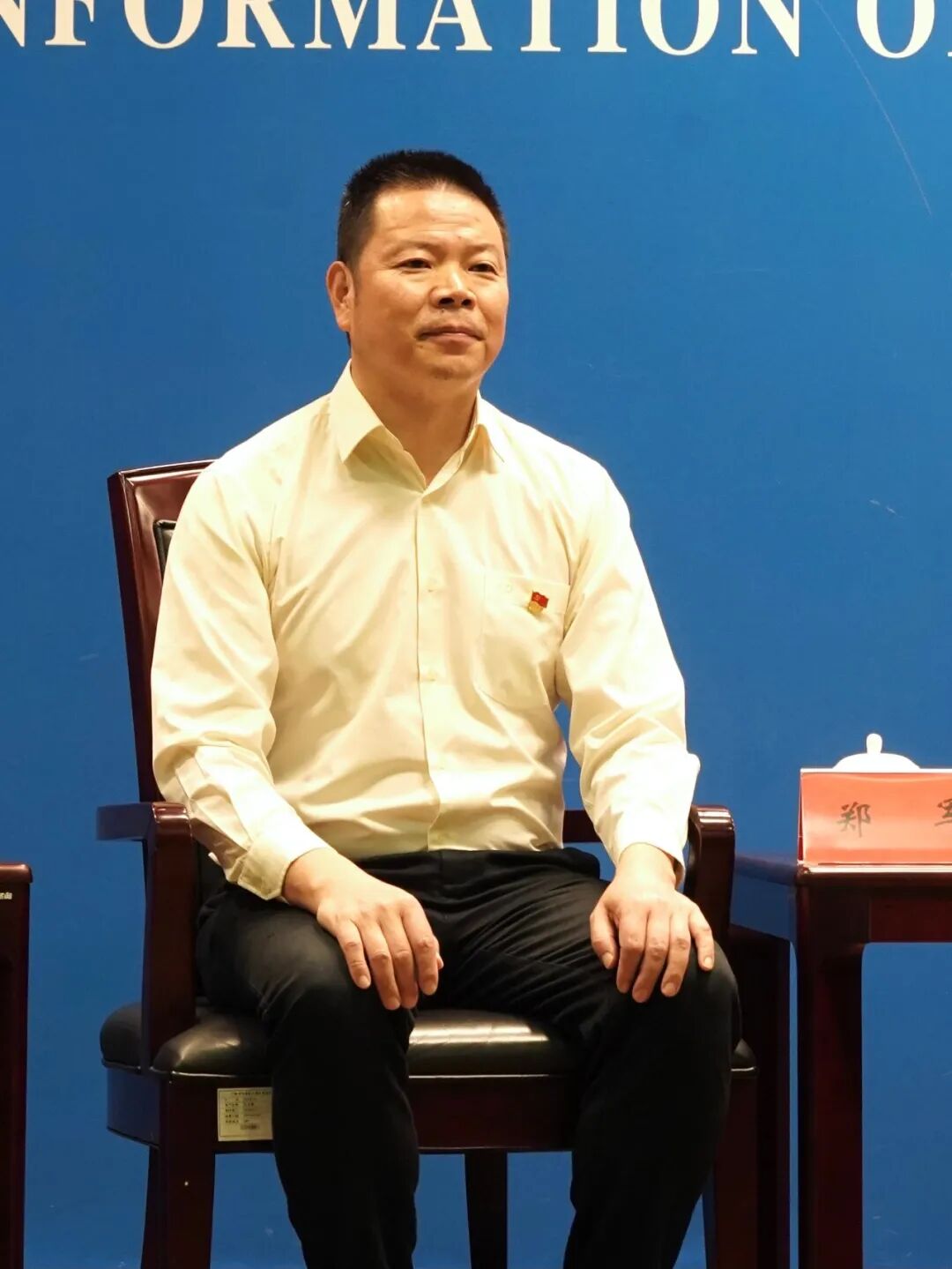 镇海区庄市街道陈倪路社区党委书记,居委会主任郑军带领团队用最快的