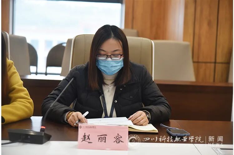 我校党委理论学习中心组专题学习党的十九届六中全会精神(图6)