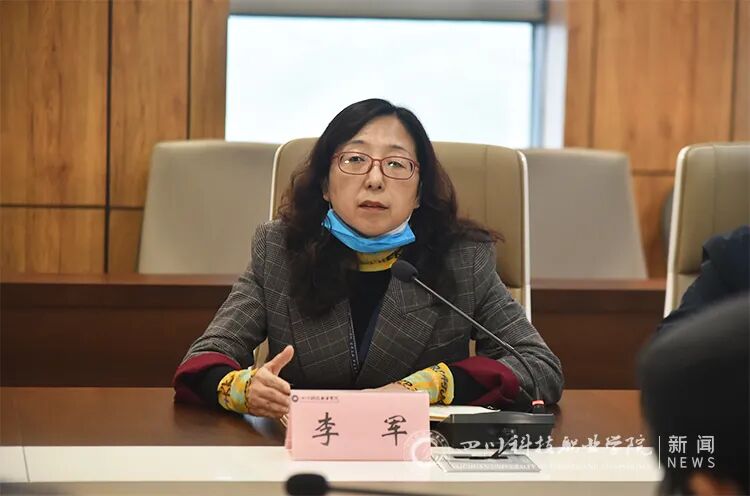 我校党委理论学习中心组专题学习党的十九届六中全会精神(图3)