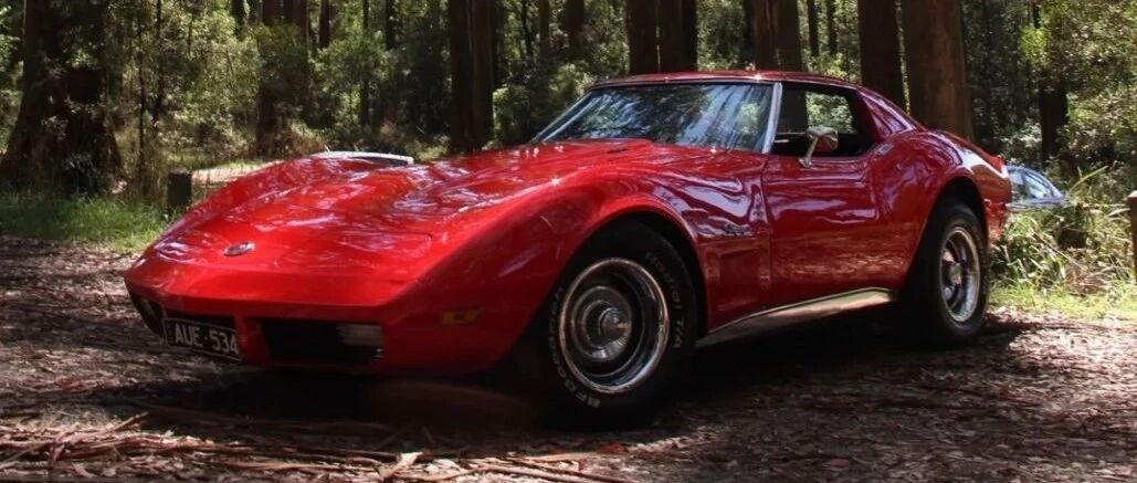 开一辆1973款科尔维特C3，身体受虐灵魂愉悦