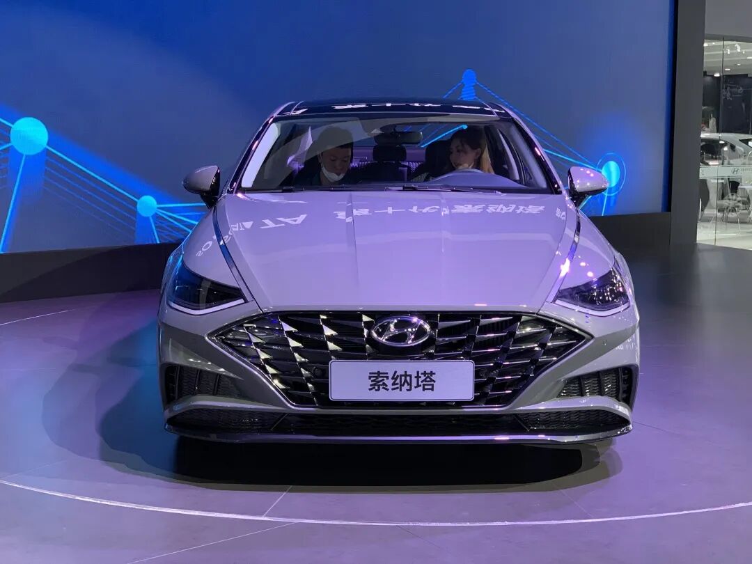 2 0t顶配万出头 第十代索纳塔孤注一掷 成都车展