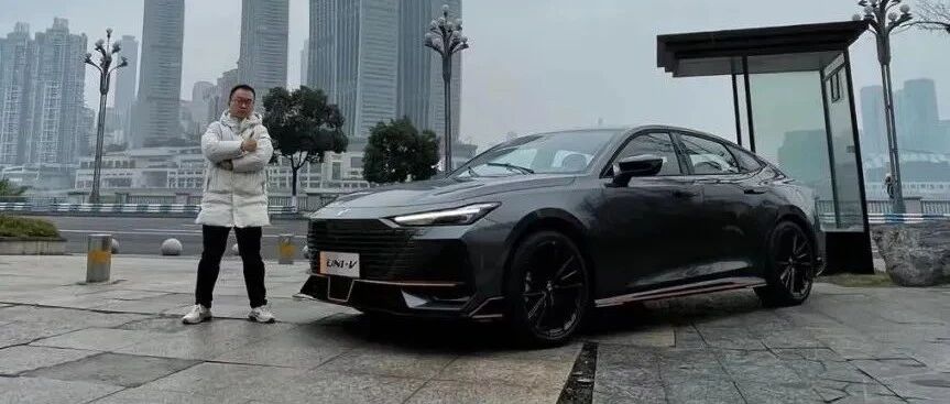 试驾UNI-V运动版：动力顺、底盘紧，回头率超高