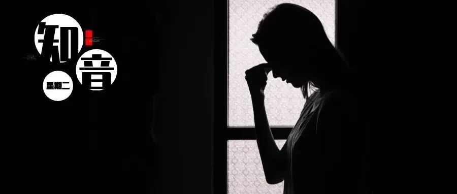 网红拿不出50万彩礼惨遭非人对待！倒地哀求多人羞辱，事件反转原来是她活该？