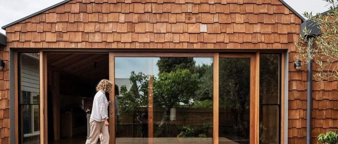 250㎡墨尔本私宅，丰富木材营造温暖的家