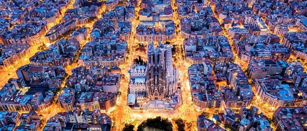 建了139年！高迪的圣家堂，终于封顶了 / Antonio Gaudi