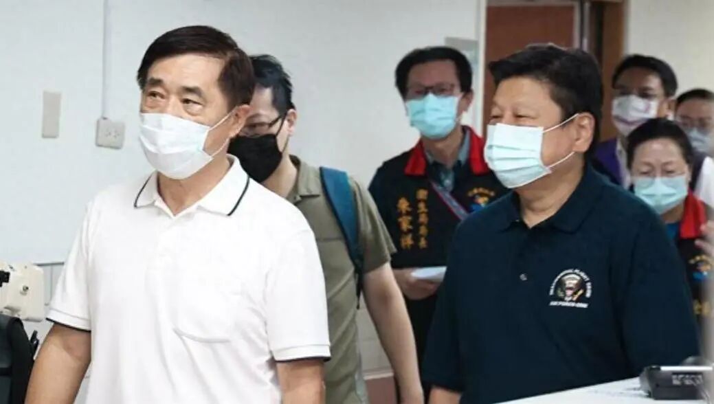 郑丽文高喊要拜访高市早苗,郑丽文飘了，在支持率领先郝龙斌后，突发叫嚣：窜日拜访高..