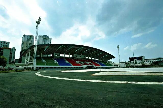 第一个体育场——东风体育场