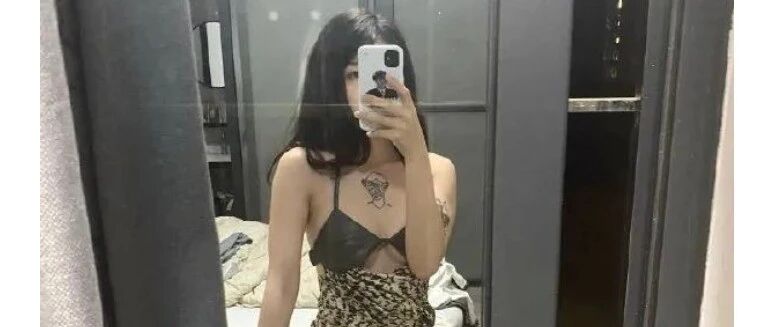 谁知道这个妹子的纹身是什么意思?