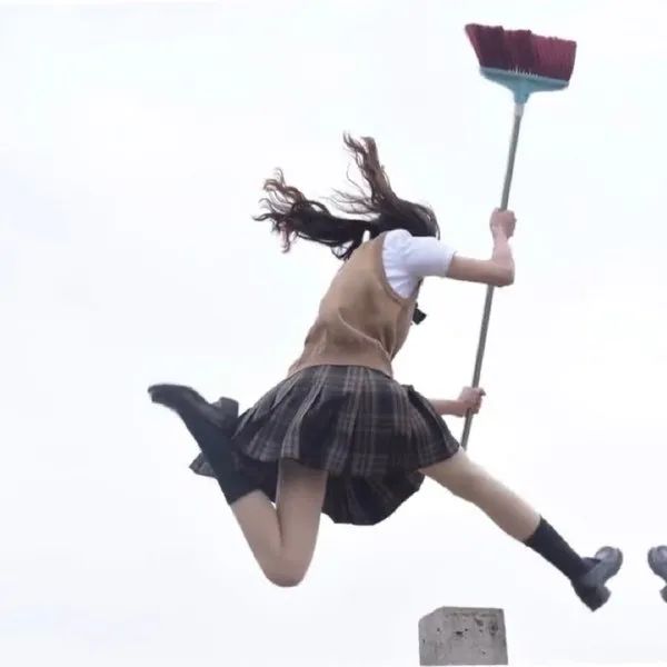 美女如果你想上学,得先学会扣扣子!-微信头条网 美女如果你想上学,得先学会扣扣子!