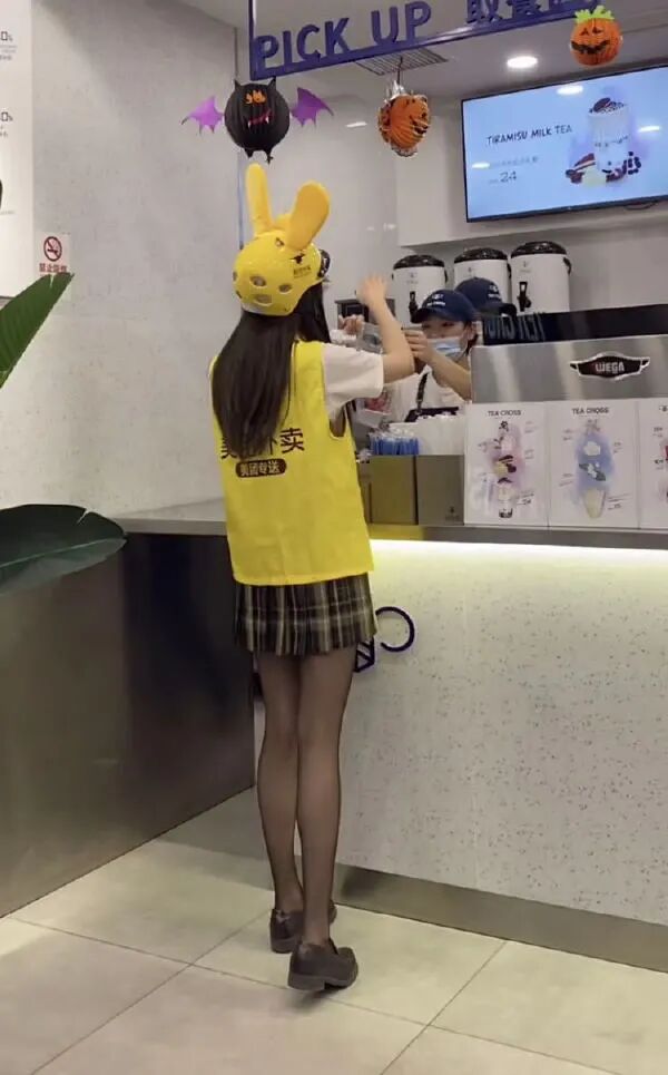 张雨绮营业照-友友