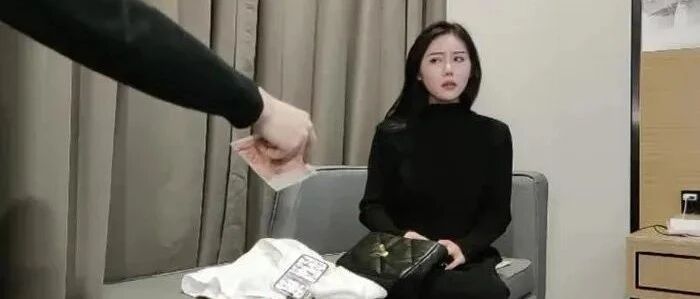 因为钱的问题和妹子吵起来了？！这是没谈好价格？