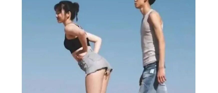 女生撅屁股是让你坐上去的？