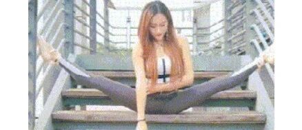 姑娘突破了180度，厉害!