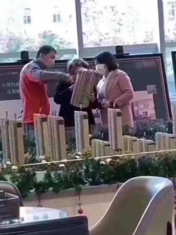 美女开出月薪40万征男友,我想报名!-微信头条网 美女开出月薪40万征男友,我想报名!