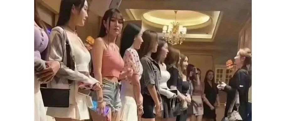 ​姑娘们这是在应聘什么工作？