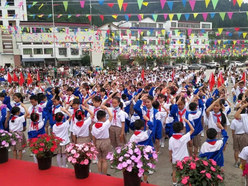 这个六一，万山学校少年们尽展风采