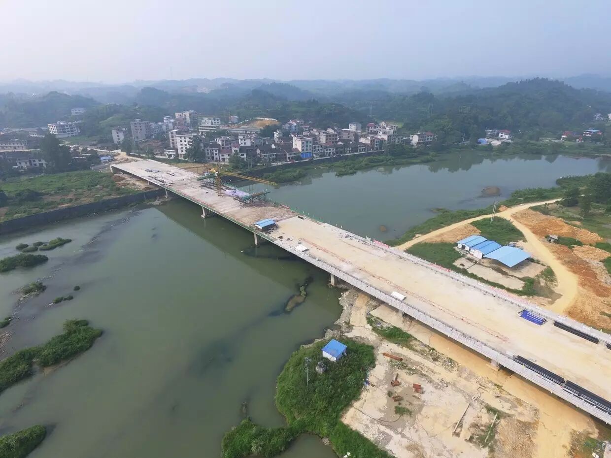 由我司承建的洞口县城三桥 位于邵阳市洞口县,为一条南北走向城市主干
