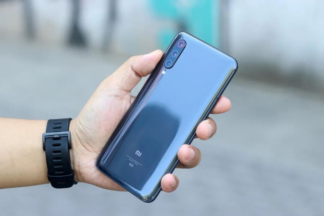 小米手机换电池 小米官方推出49元换电池服务：三年前老手机换电池再战三年