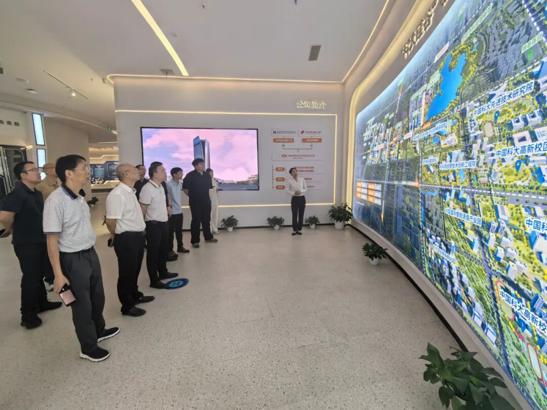 調研組在中安創(chuàng)谷考察.jpg