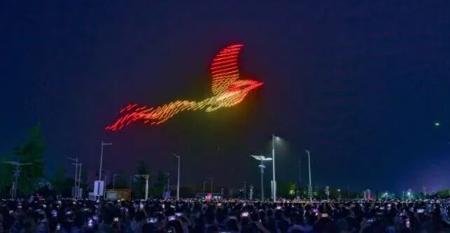 無人機表演屬于低空經(jīng)濟的一部分，圖源央廣網(wǎng).jpg