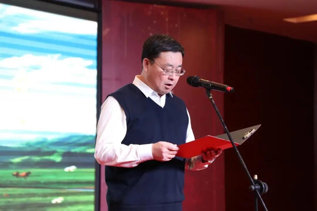 斯日古楞,王欣慧,姜常辉,韩杰,刘智慧,巴日斯巴特;内蒙古赤峰商会会长