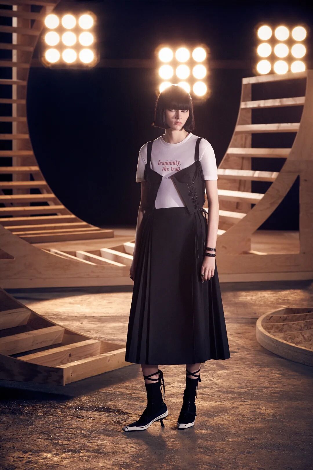 迪奥文化挪用？抄袭中国传统服饰马面裙？“标志性”“全新”是如何说得出口？