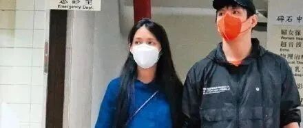 郭碧婷产女第7天，向佐一条微博惹众怒：你以为的豪门媳妇，其实......