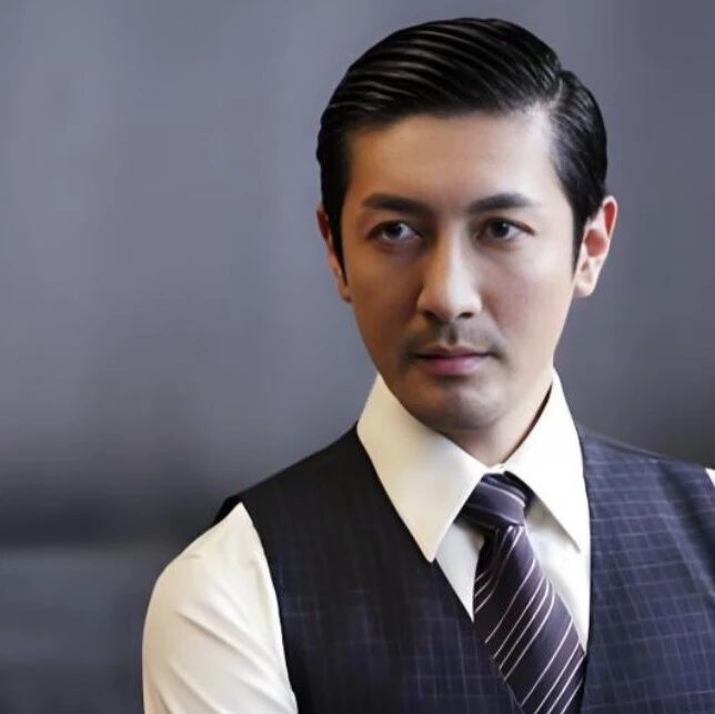 张鲁一:长得帅,演技好,北大才子,与初恋结婚15年零绯闻,如今咋样了?