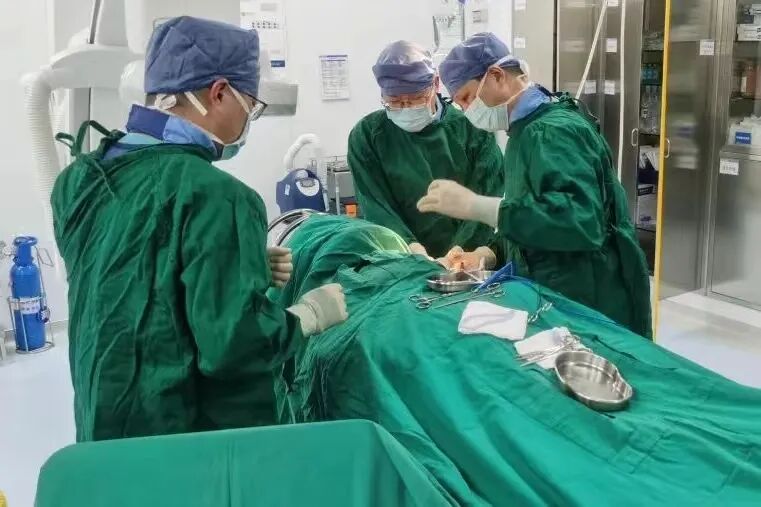 林加锋教授带台手术