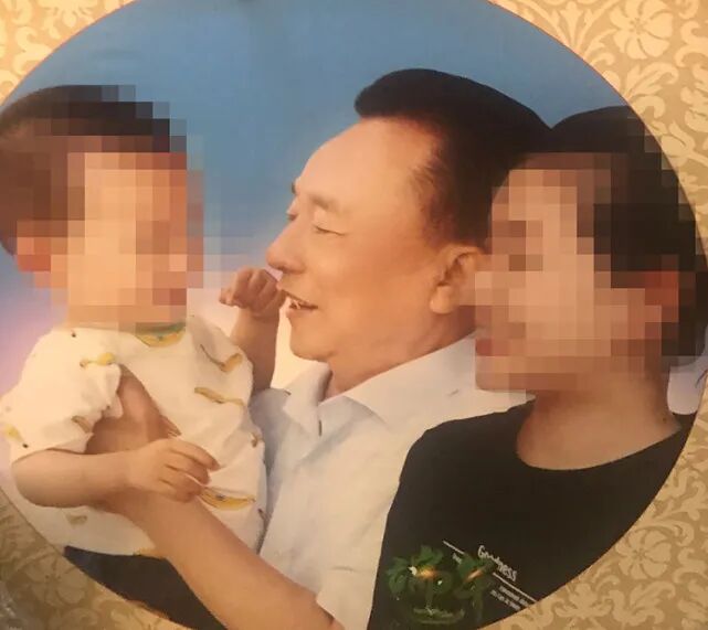跑路：亿万富翁的“后宫”和他的14个儿女股东（图） - 3