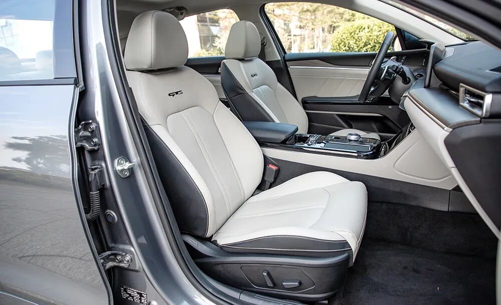 运动与舒适的高度平衡试驾起亚k5凯酷380t