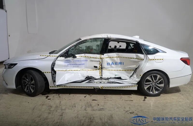 中保研最新成绩公布：东风本田INSPIRE A柱弯折