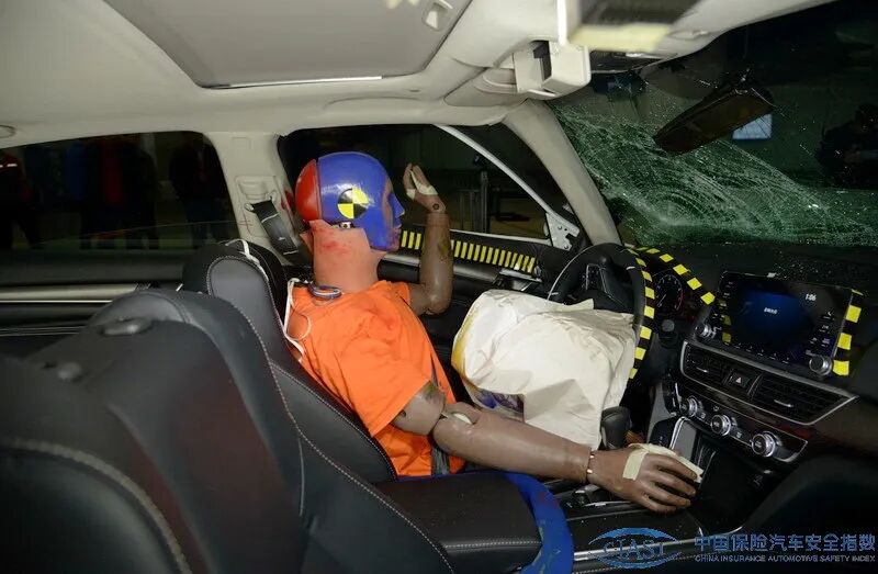 中保研最新成绩公布：东风本田INSPIRE A柱弯折