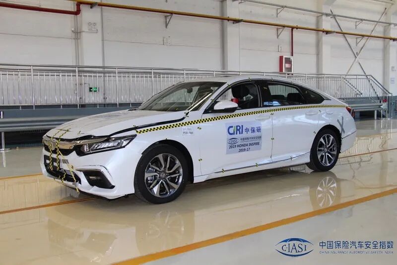 中保研最新成绩公布：东风本田INSPIRE A柱弯折