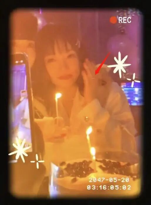 李小璐举办39岁生日派对，手上戒指引发猜测，神秘男子出镜疑新欢（组图） - 7