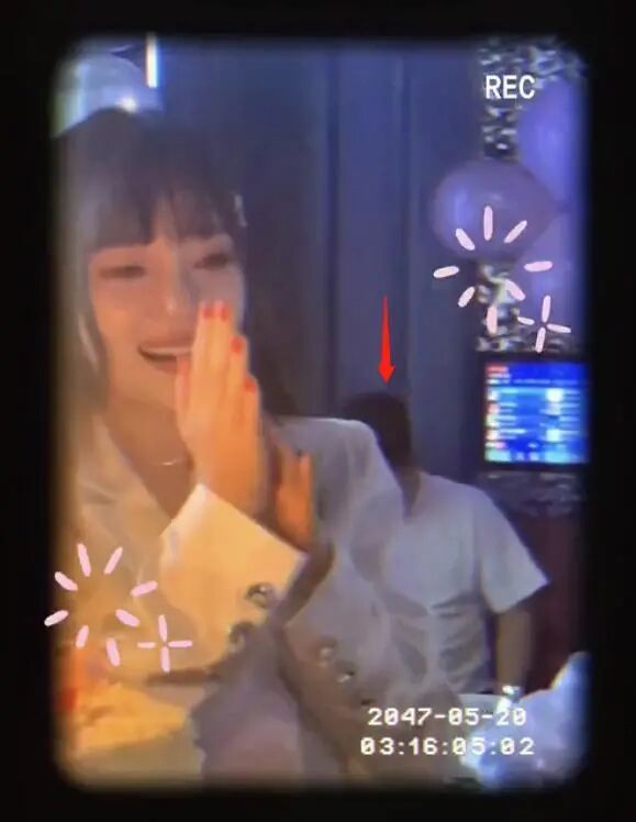 李小璐举办39岁生日派对，手上戒指引发猜测，神秘男子出镜疑新欢（组图） - 5