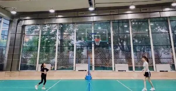 李小璐举办39岁生日派对，手上戒指引发猜测，神秘男子出镜疑新欢（组图） - 14
