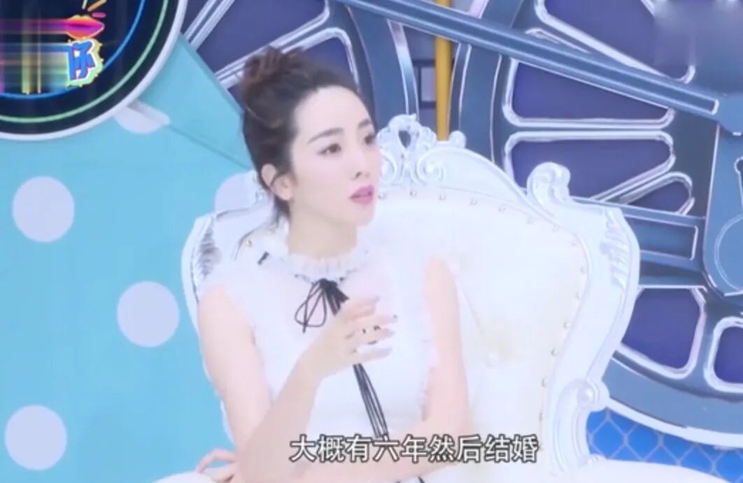 央视主持李思思录节目泪崩，称工作忙无法陪孩子，结婚8年生2子（组图） - 6