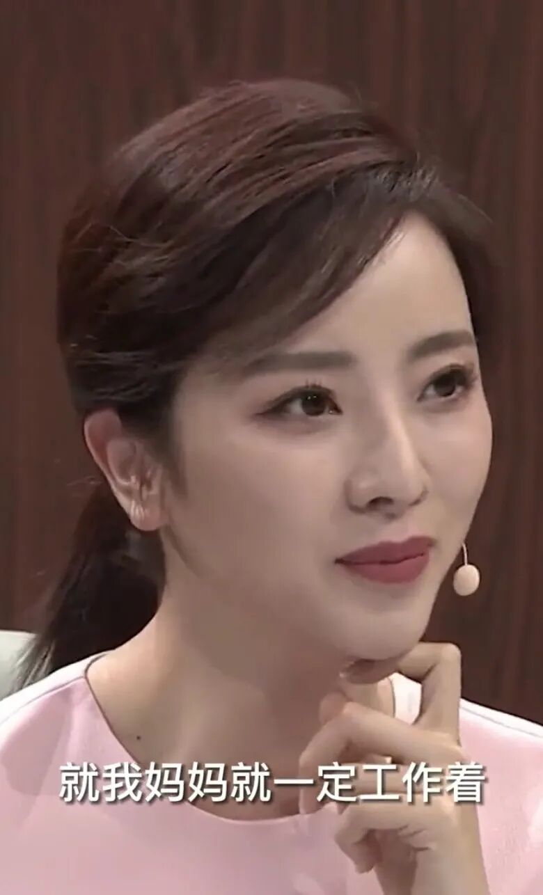 央视主持李思思录节目泪崩，称工作忙无法陪孩子，结婚8年生2子（组图） - 2