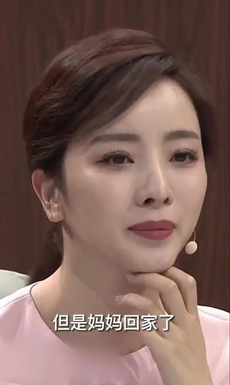 央视主持李思思录节目泪崩，称工作忙无法陪孩子，结婚8年生2子（组图） - 3